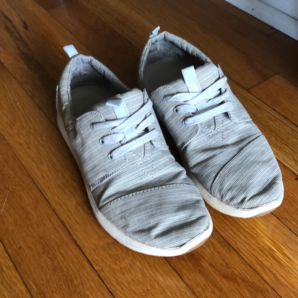 Toms